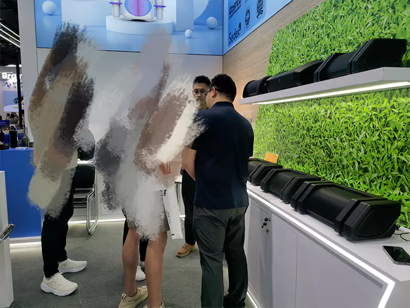 Canton Fair Day 1 Live! تجربة التكنولوجيا الغامرة في القاعة 8.1 J16-17